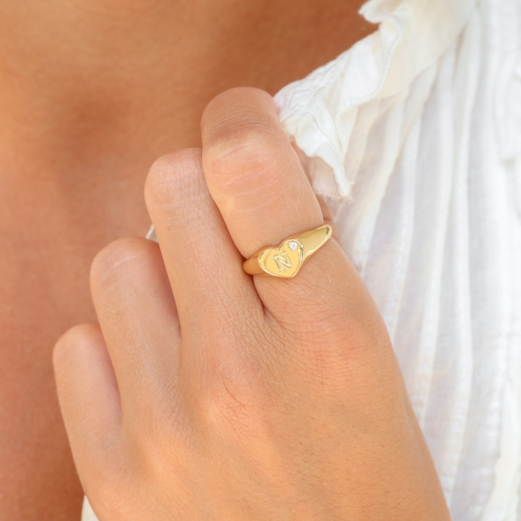 bogstav N zirkon ring i forgyldt messing