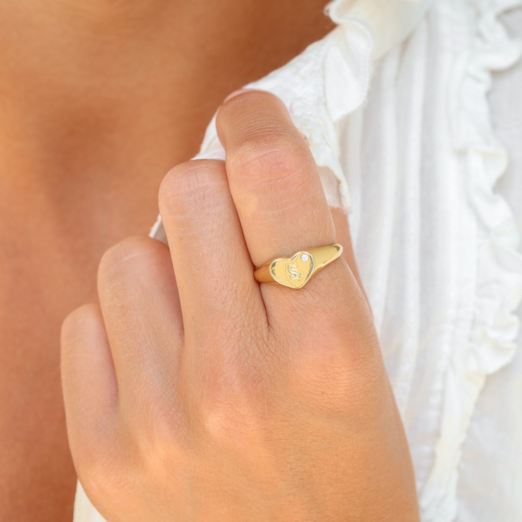 bogstav S zirkon ring i forgyldt messing
