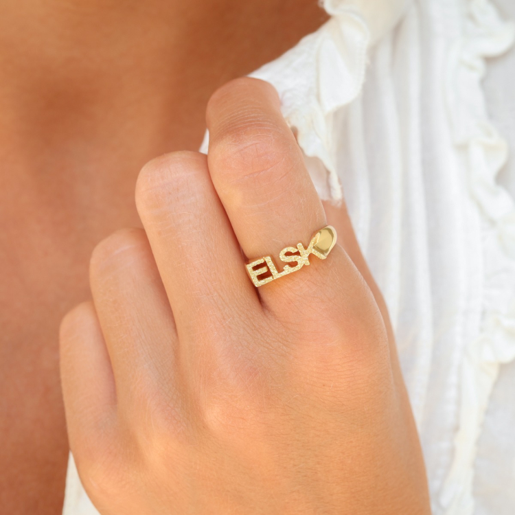 elsk ring i forgyldt messing