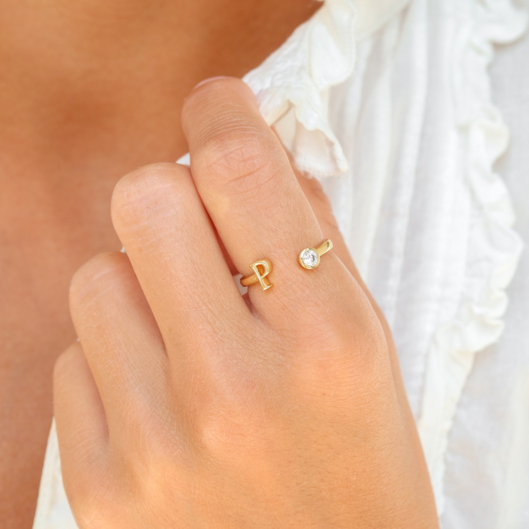 bogstav P zirkon ring i forgyldt messing