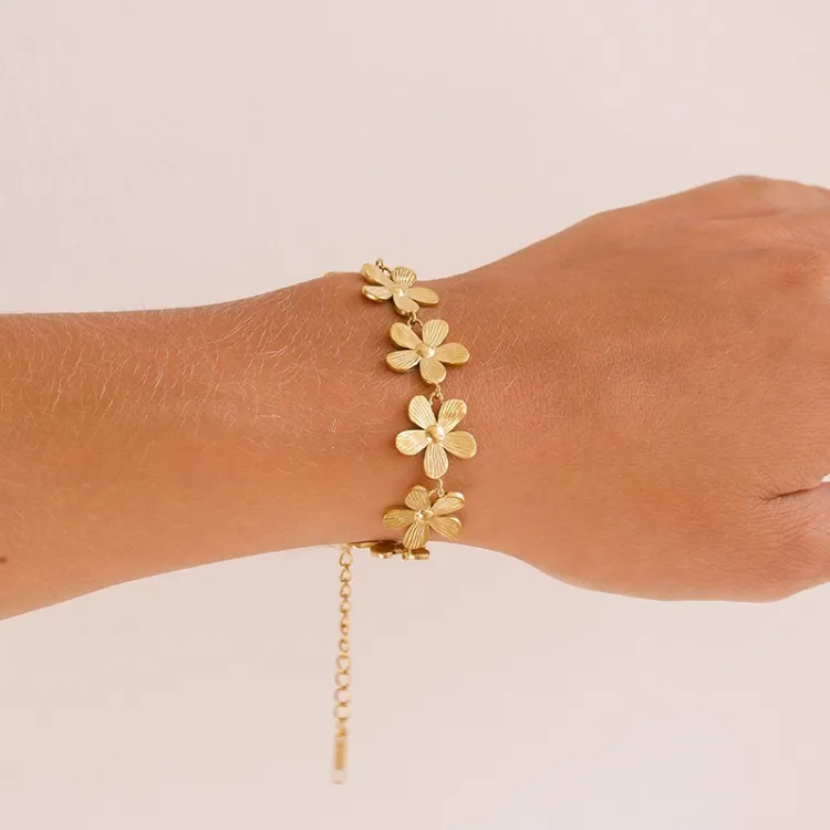 vandfast blomster armbånd i forgyldt stål - OCEANA