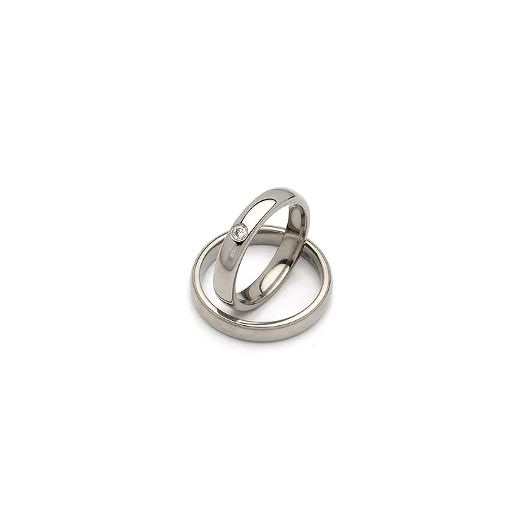 Vielsesringe i titanium 0,05 ct