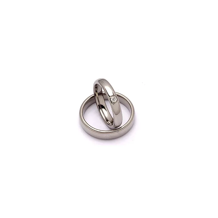 Vielsesringe i titanium 0,05 ct
