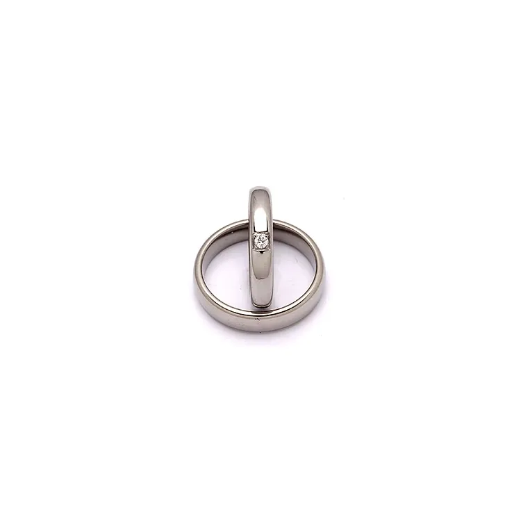 Vielsesringe i titanium 0,05 ct