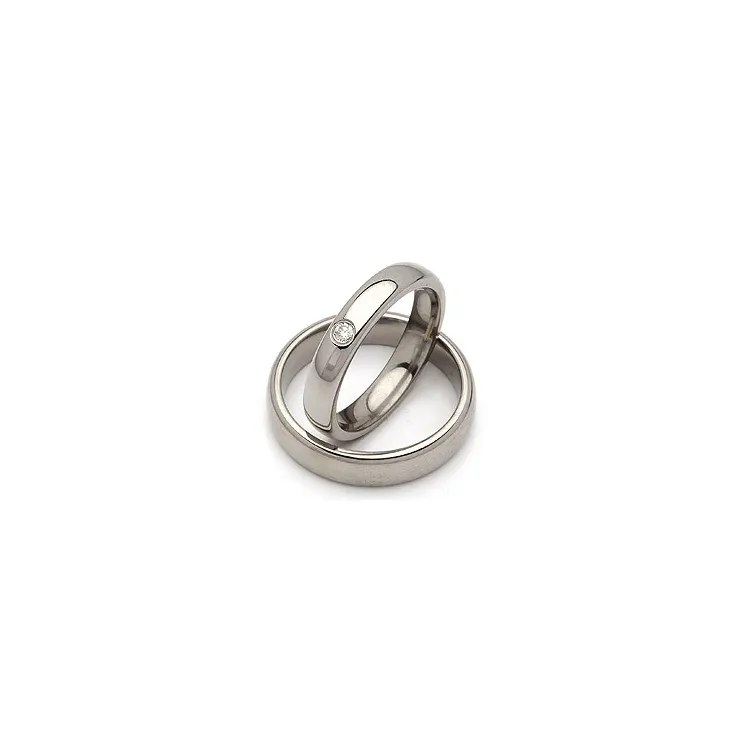 Vielsesringe i titanium 0,05 ct