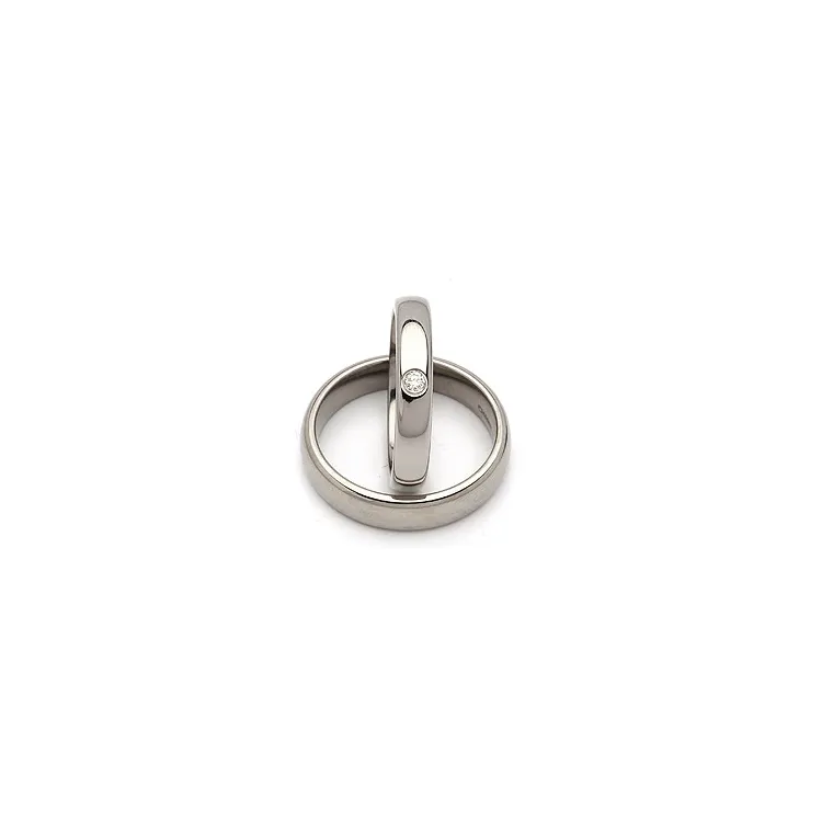 Vielsesringe i titanium 0,05 ct