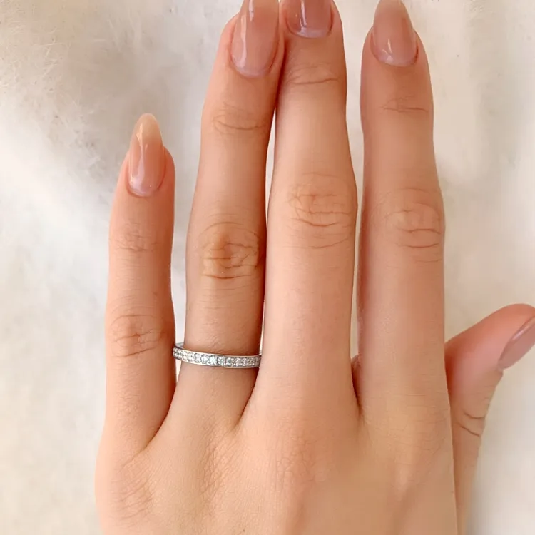 ring i rhodineret sølv