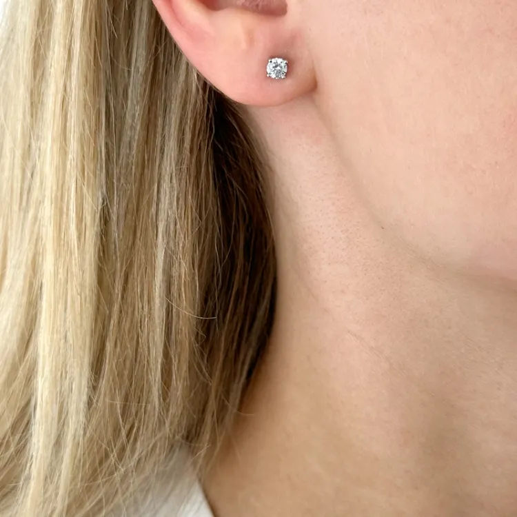 4 mm zirkon ørestikker i sølv