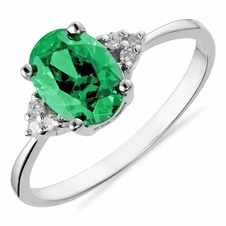 Kollektionsprøve med fejl grøn zirkon ring i sølv