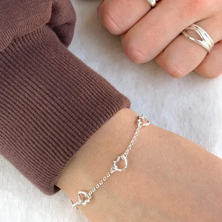 hjerte armbånd i sølv med hjertevedhæng i sølv