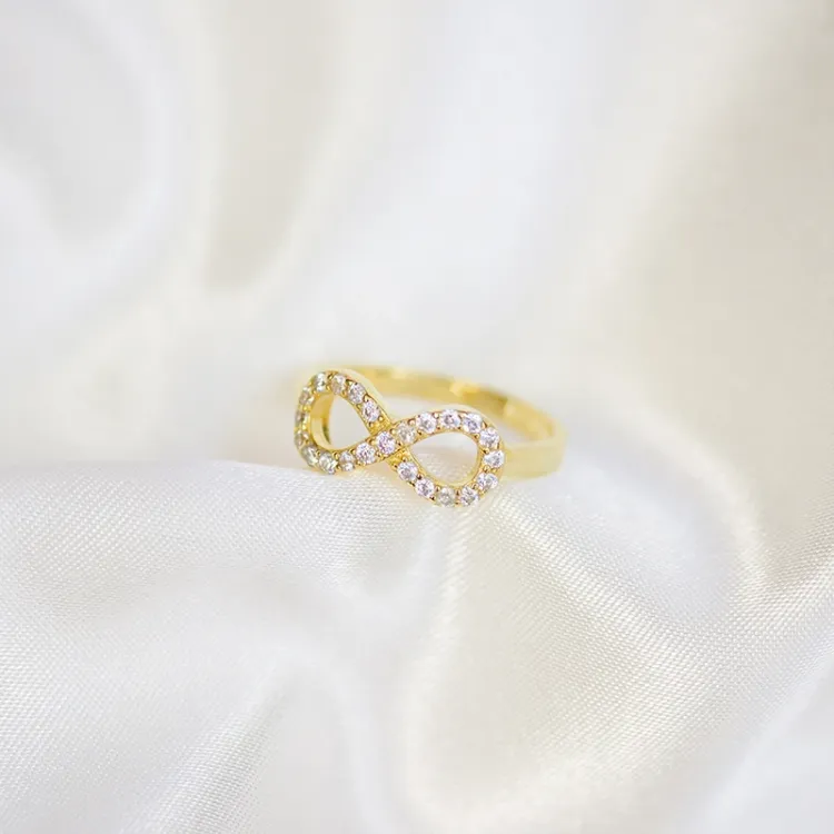 Infinity ring i forgyldt sølv