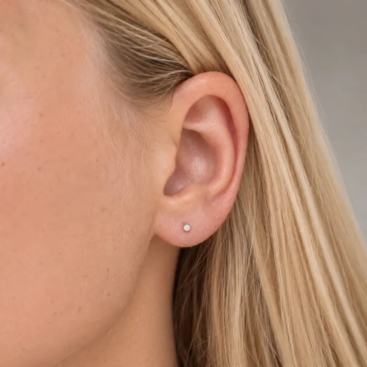 2 x 0,05 ct solitaireørestikker i sølv med lab grown diamant (HPHT) 
