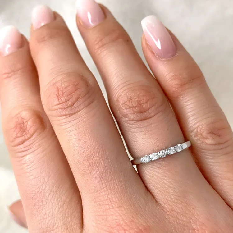 Diamant alliancering i 14 karat hvidguld 0,15 ct