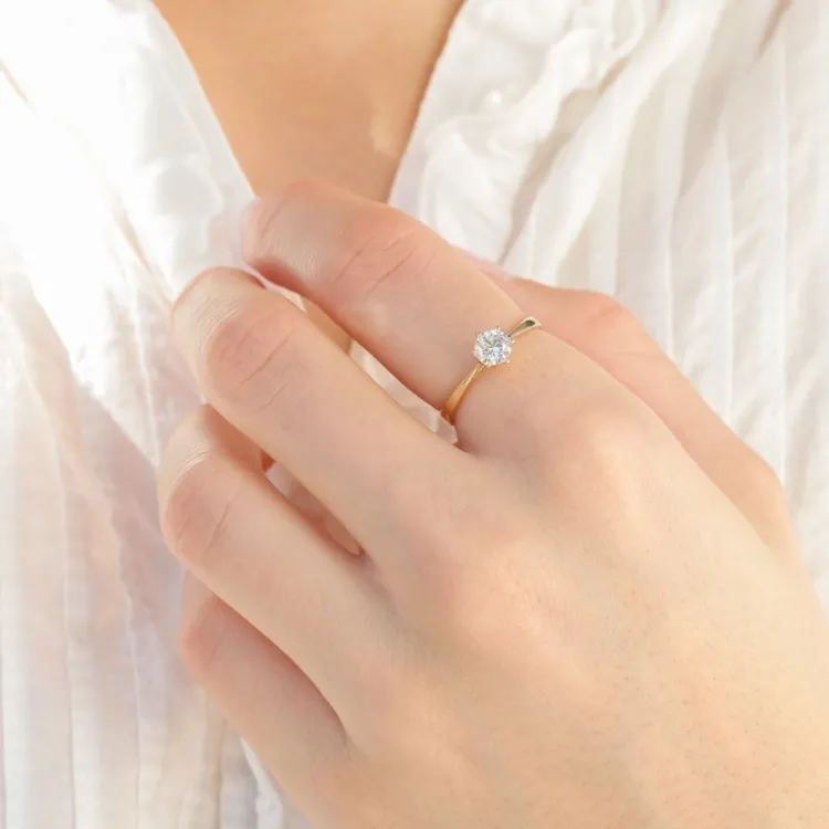 Solitairering i 8 karat guld