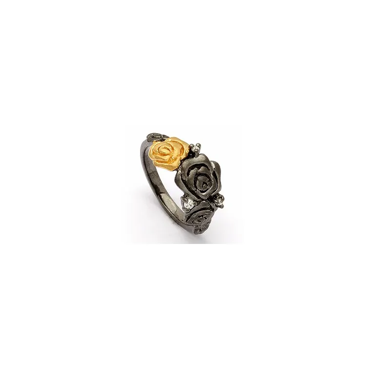 Rose ring i sort rhodineret sølv med forgyldt sølv