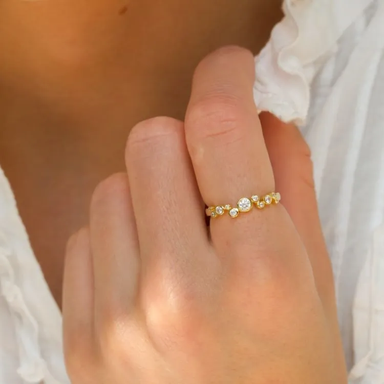 hvid zirkon ring i forgyldt sølv - Bubbly Sparkle