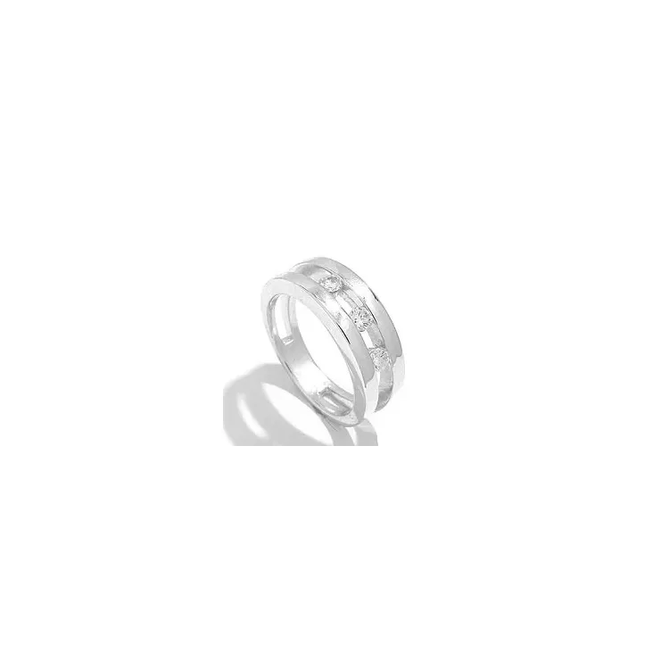 Yndig hvid zirkon ring i sølv