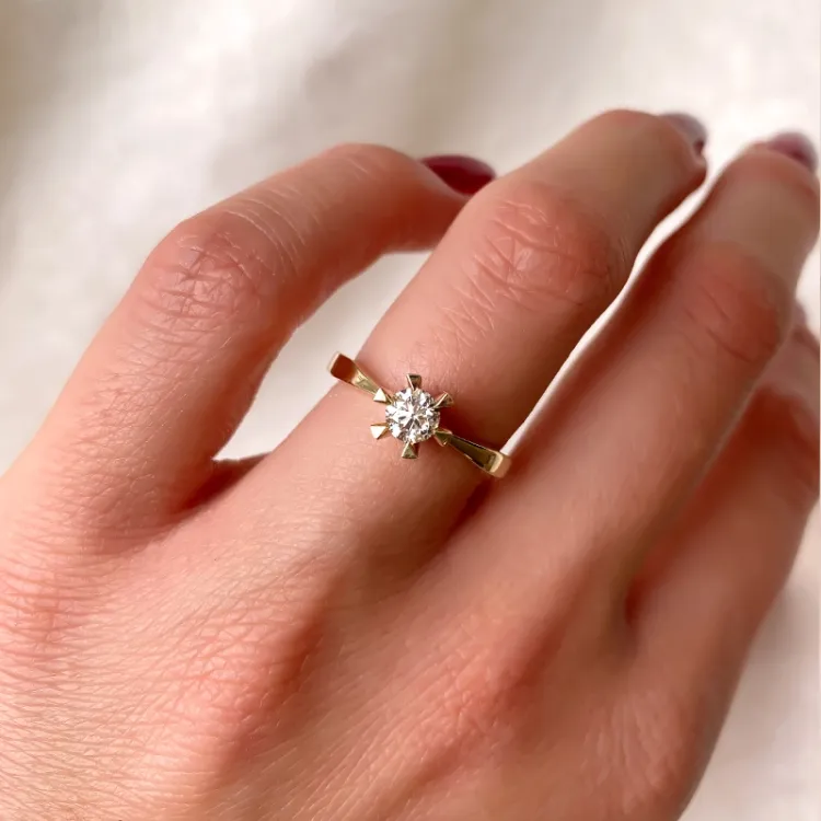 0,40 ct diamant solitairering i 14 karat guld 0,40 ct