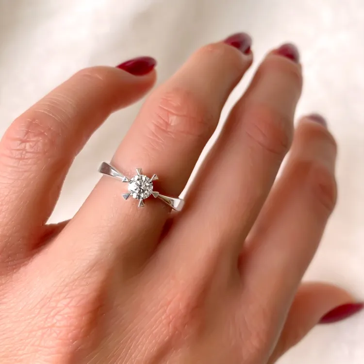 0,40 ct diamant solitairering i 14 karat hvidguld 0,40 ct