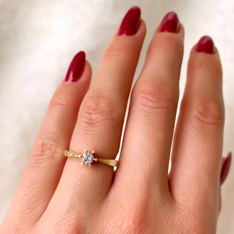 0,20 ct solitairering i 14 karat guld 0,20 ct