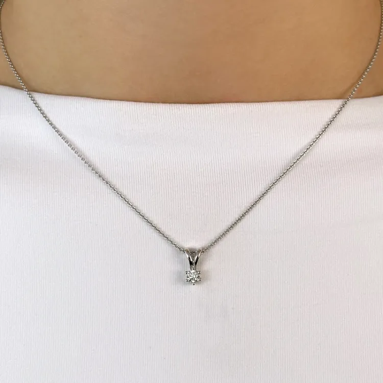 diamant solitairevedhæng i 14 karat hvidguld 0,20 ct