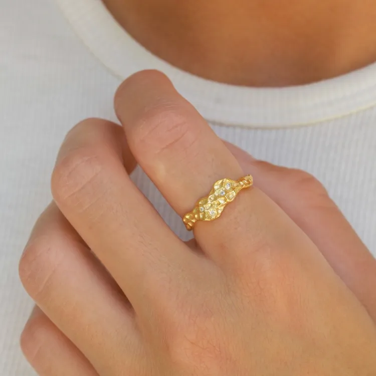 hvid zirkon ring i forgyldt sølv - Lumé Etched