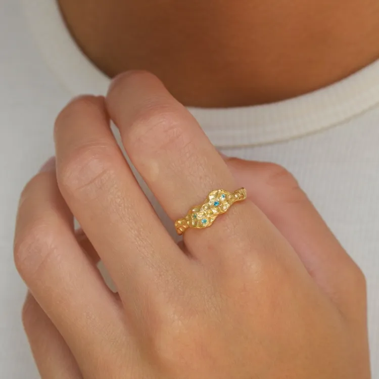blå zirkon ring i forgyldt sølv - Lumé Etched