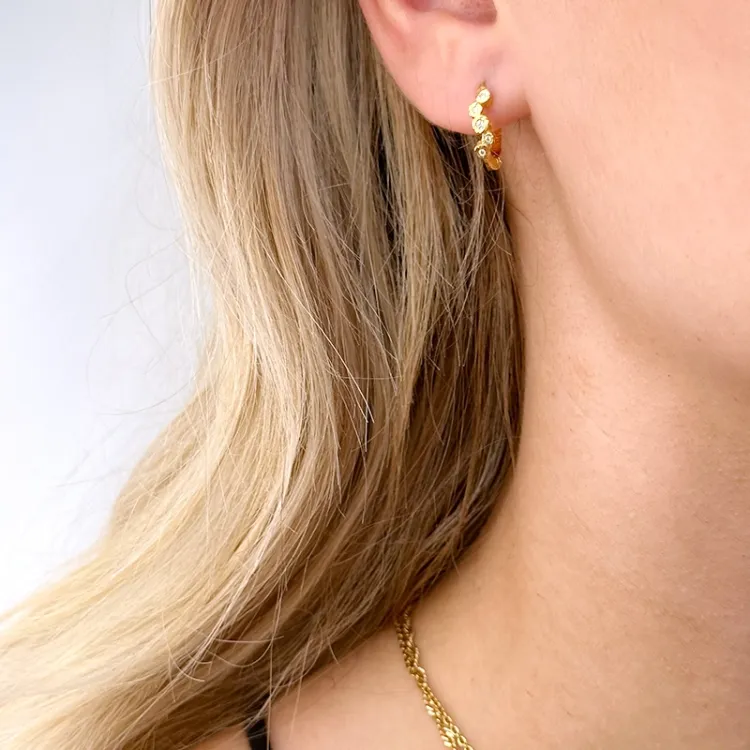 12 mm hvide zirkon creoler i forgyldt sølv - Bubbly Sparkle
