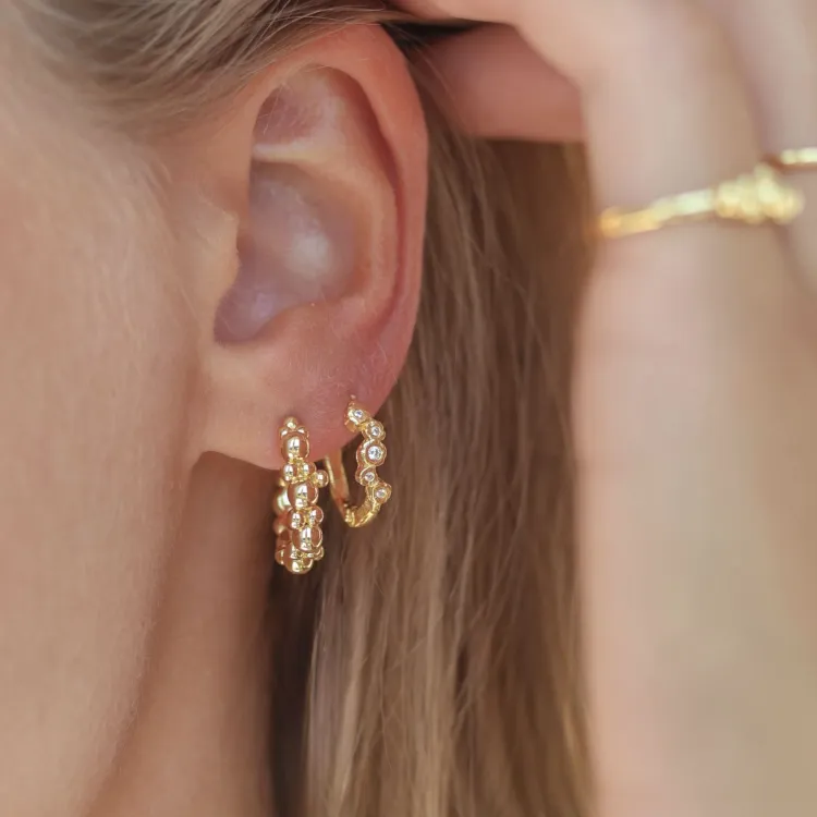 12 mm hvide zirkon creoler i forgyldt sølv - Bubbly Sparkle