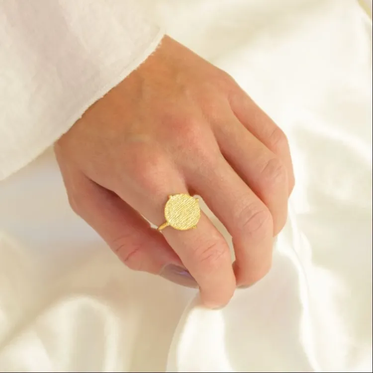 rund ring i forgyldt messing - Eliné