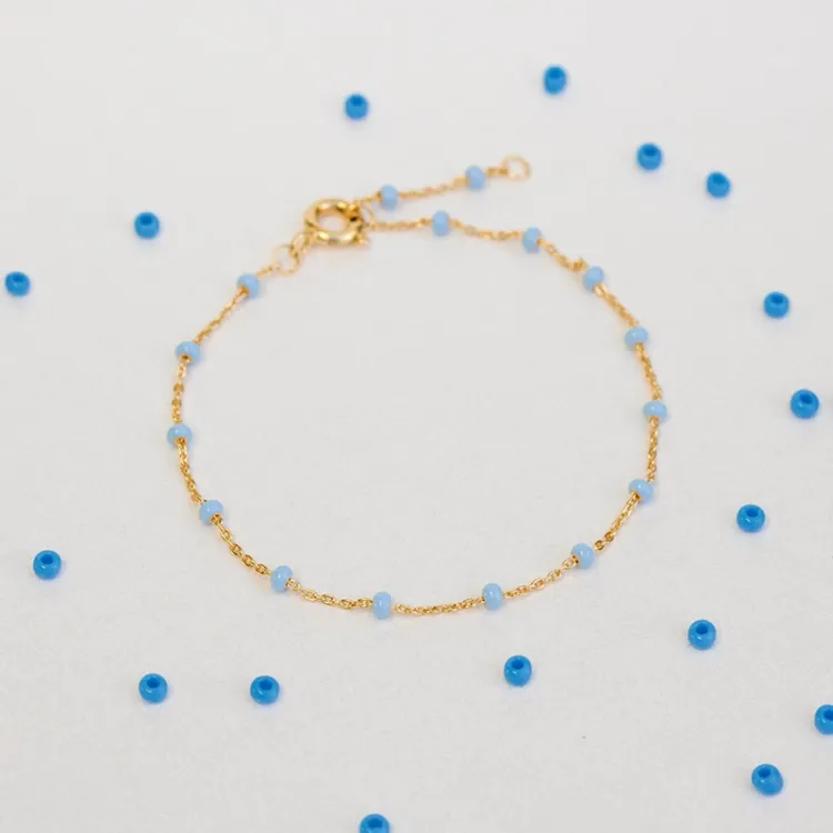 Enamel Lola Sky armbånd i forgyldt sølv lyseblå emalje