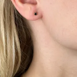 2 x 0,10 ct sorte diamant solitaireørestikker i 14 karat guld med sort diamant
