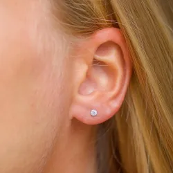 3 mm øreringe i 14 karat hvidguld med zirkoner