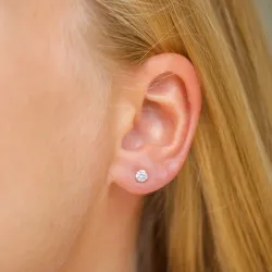 4 mm ørestikker i 9 karat guld med zirkon