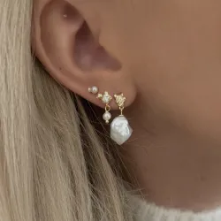 Nava Avani øreringe i forgyldt sølv hvid zirkon