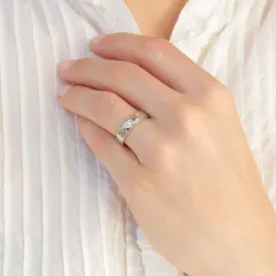 5 mm vielsesring i 9 karat hvidguld 0,008 ct og 0,02 ct