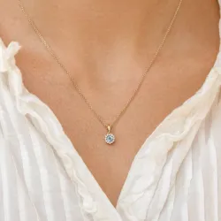 Elegant rundt topas diamantvedhæng i 9 karat guld 0,07 ct 0,30 ct