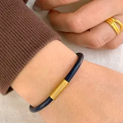Flad sort armbånd i læder  x 6 mm