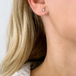 2 x 0,05 ct lab grown diamant solitaireørestikker i 14 karat hvidguld med lab grown diamant 