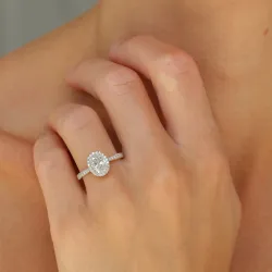 oval lab grown diamant ring i 14 karat guld 1,0 ct 0,33 ct
