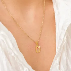 bogstav D vedhæng i forgyldt sølv