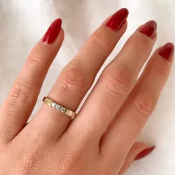 smal alliancering i 14 karat guld 3 x 0,05 ct