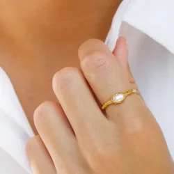 hvid perle ring i forgyldt sølv - Lumé Etched