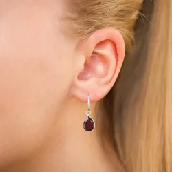 dråbe granat øreringe i forsølvet messing - Loom Stones