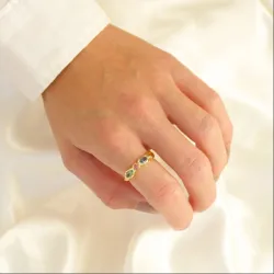 multifarvet krystal ring i forgyldt messing - Eliné