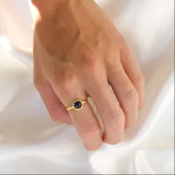 syntetisk safir ring i forgyldt messing - Eliné