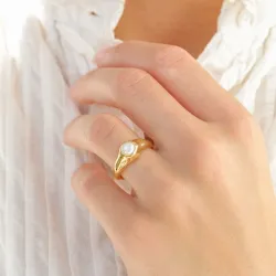 syntetisk perle ring i forgyldt messing - Eliné