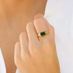 grøn krystal ring i forgyldt messing - Eliné