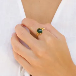 grøn krystal ring i forgyldt messing - Eliné