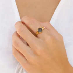 mørkeblå krystal ring i forgyldt messing - Loom Stones